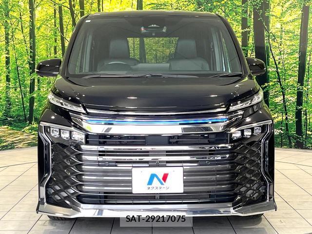 Toyota VOXY 2023-08 8727647-13