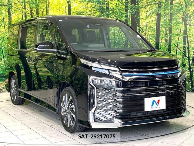 Toyota VOXY 2023-08 8727647-15