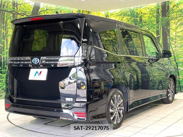 Toyota VOXY 2023-08 8727647-16