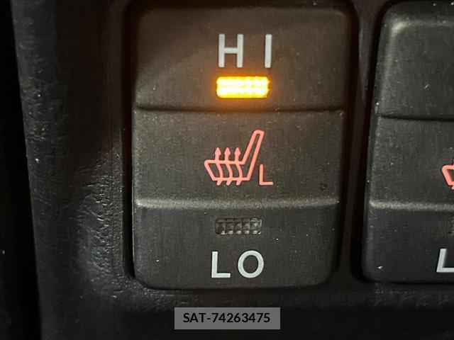 Toyota VOXY 2021-03 8727680-7