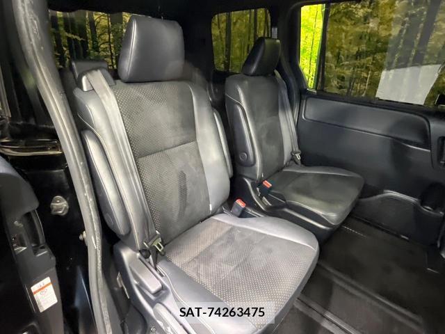 Toyota VOXY 2021-03 8727680-9