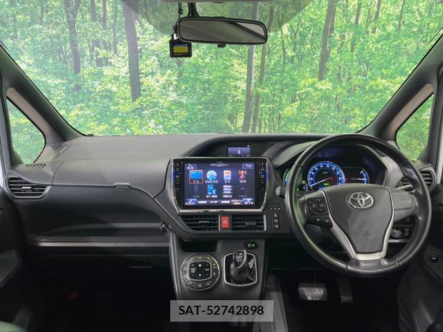 Toyota VOXY 2014-06 8727736-1