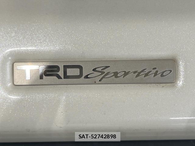 Toyota VOXY 2014-06 8727736-2