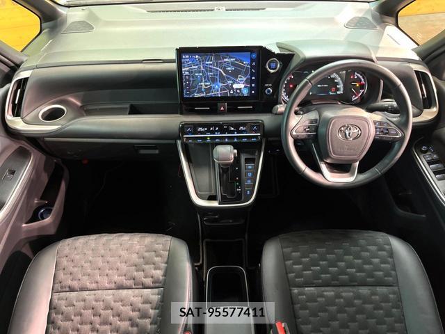 Toyota VOXY 2022-04 8727748-1