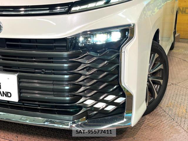 Toyota VOXY 2022-04 8727748-12