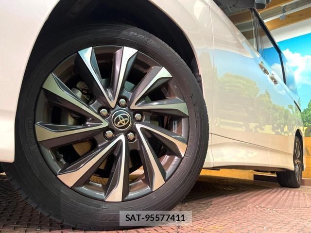 Toyota VOXY 2022-04 8727748-13