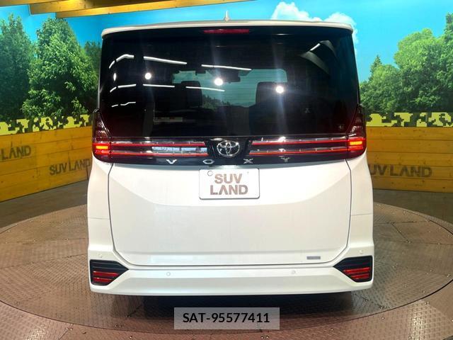 Toyota VOXY 2022-04 8727748-15