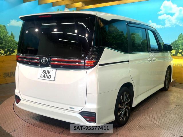 Toyota VOXY 2022-04 8727748-17