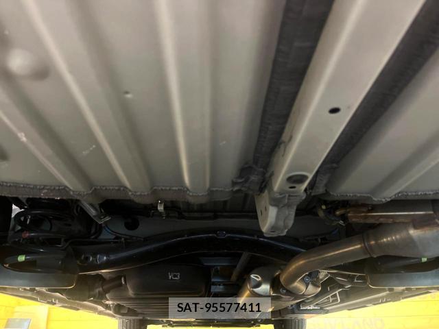 Toyota VOXY 2022-04 8727748-19