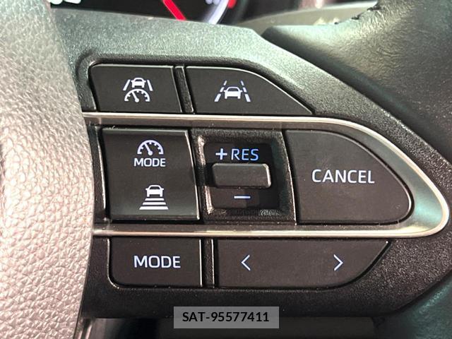 Toyota VOXY 2022-04 8727748-4