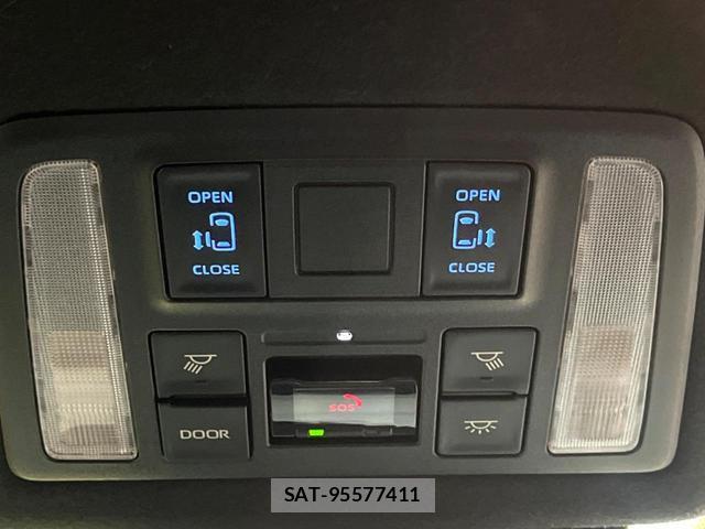 Toyota VOXY 2022-04 8727748-5