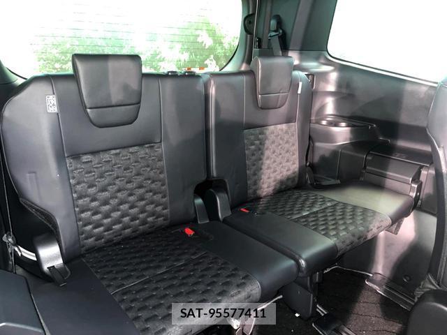 Toyota VOXY 2022-04 8727748-9
