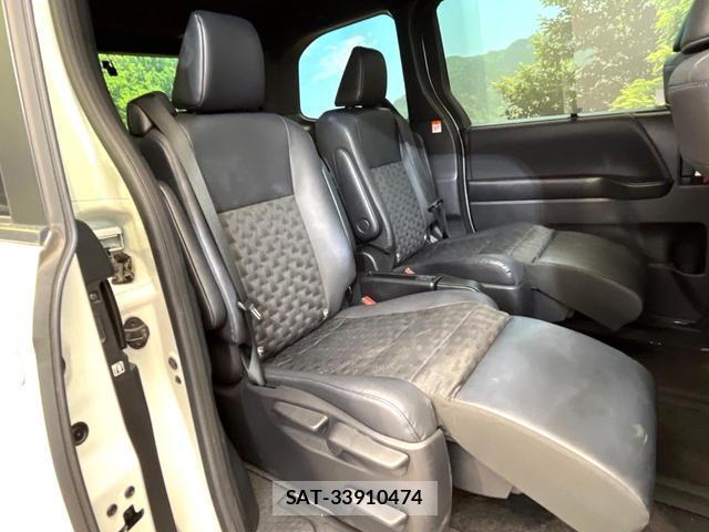 Toyota VOXY 2023-07 8727767-8