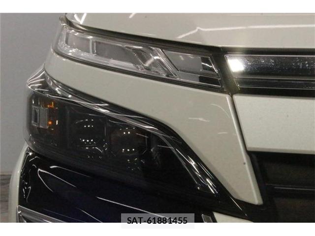 Toyota VOXY 2018-01 8727911-11