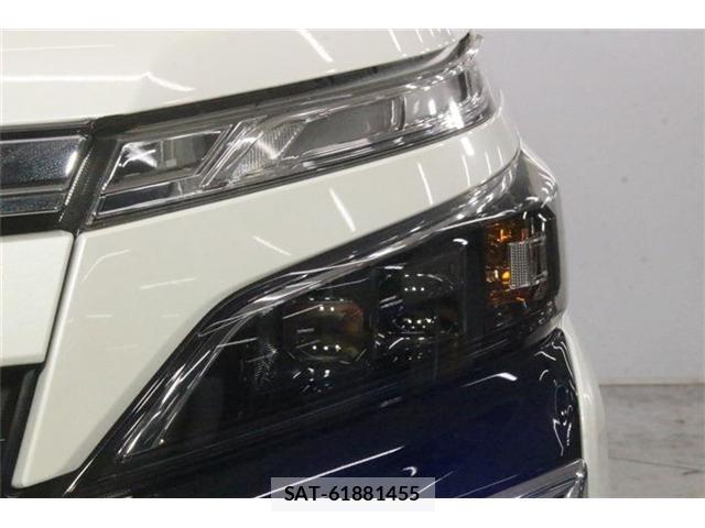 Toyota VOXY 2018-01 8727911-14