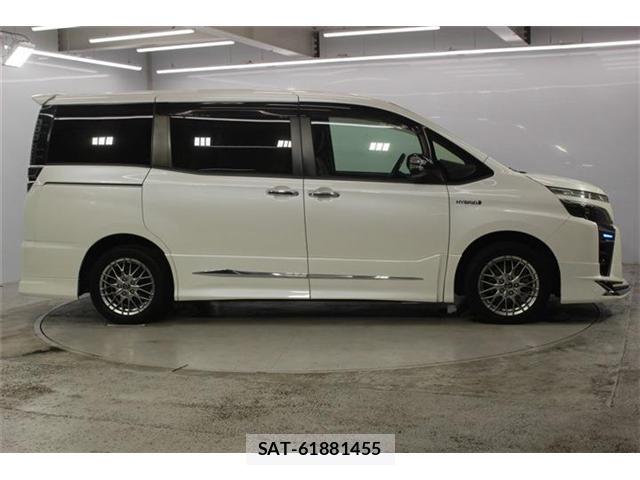 Toyota VOXY 2018-01 8727911-3