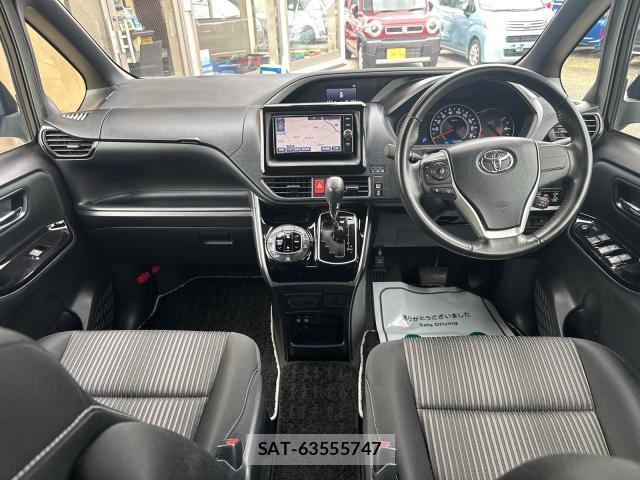 Toyota VOXY 2018-06 8728004-1