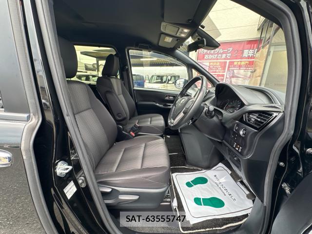 Toyota VOXY 2018-06 8728004-10