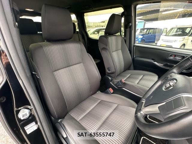 Toyota VOXY 2018-06 8728004-11