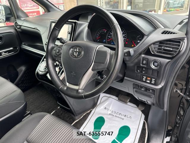Toyota VOXY 2018-06 8728004-12