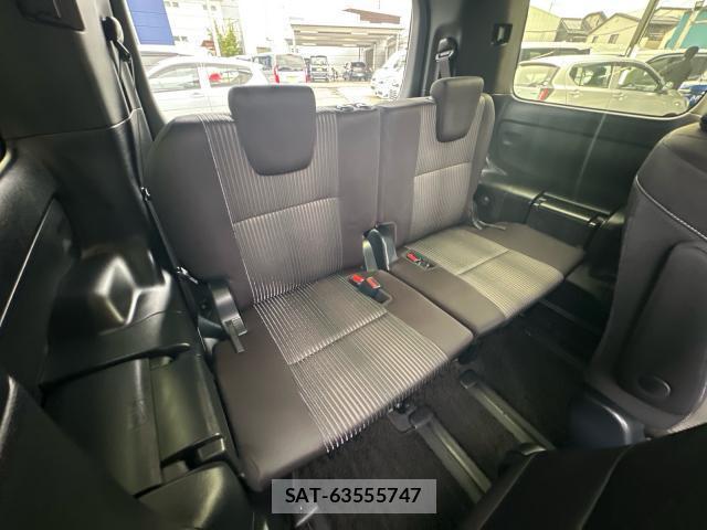 Toyota VOXY 2018-06 8728004-16