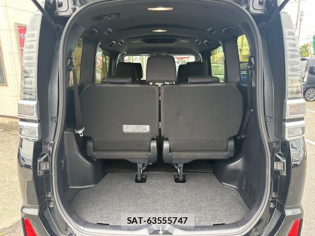 Toyota VOXY 2018-06 8728004-17