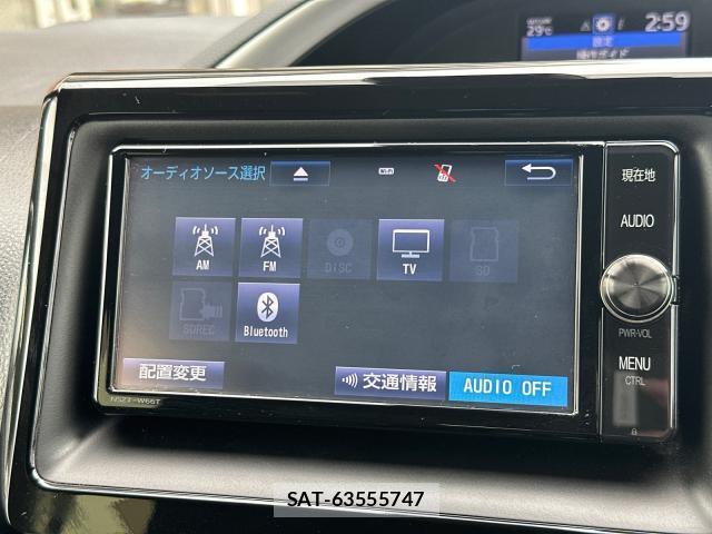 Toyota VOXY 2018-06 8728004-3