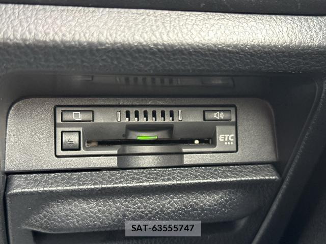 Toyota VOXY 2018-06 8728004-6