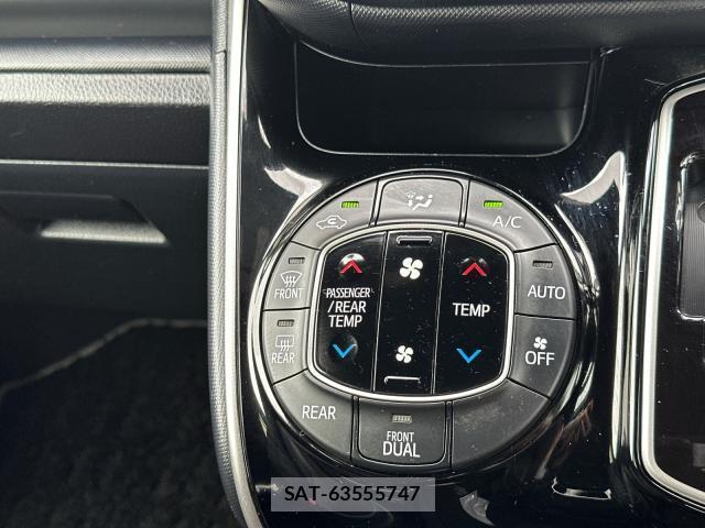 Toyota VOXY 2018-06 8728004-7