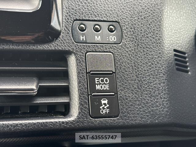 Toyota VOXY 2018-06 8728004-9