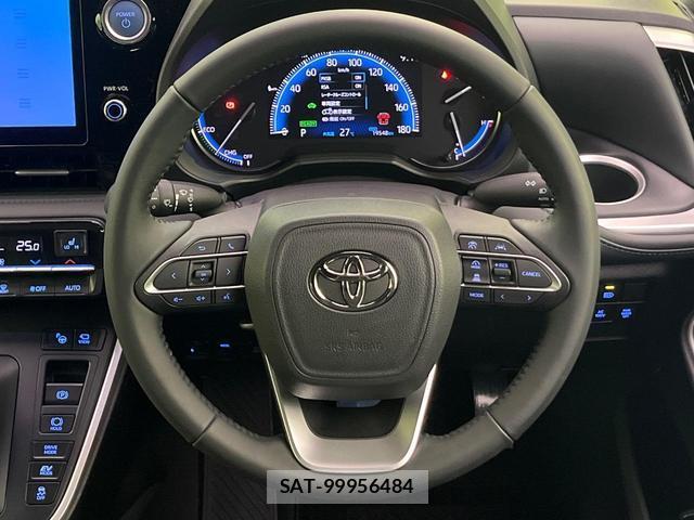 Toyota VOXY 2022-09 8728091-11