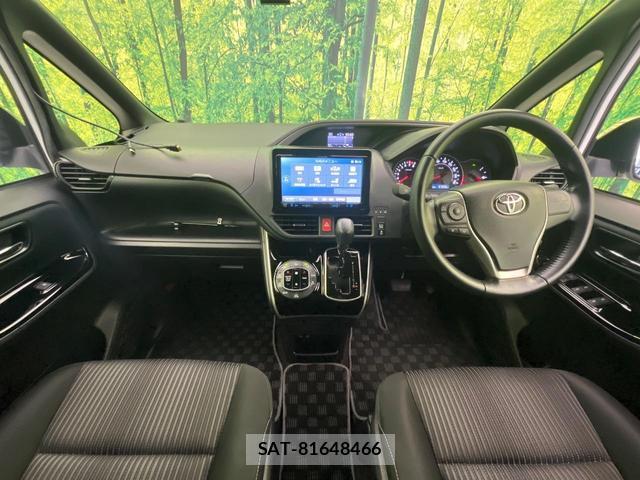 Toyota VOXY 2020-03 8728093-1