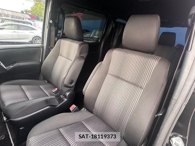 Toyota VOXY 2017-12 8728174-10
