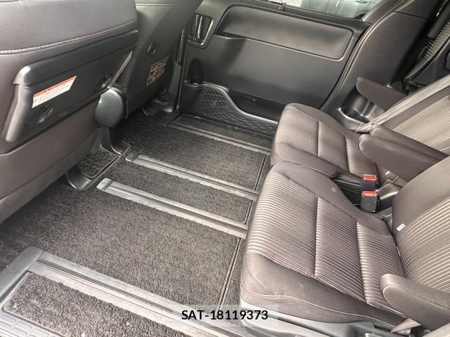 Toyota VOXY 2017-12 8728174-11