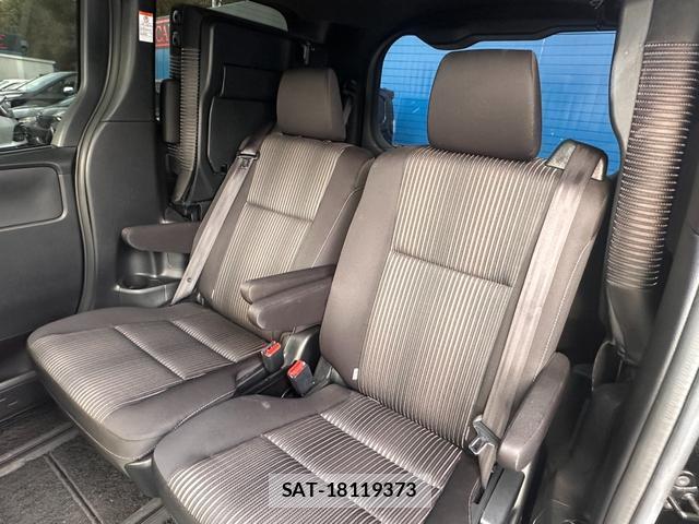 Toyota VOXY 2017-12 8728174-12