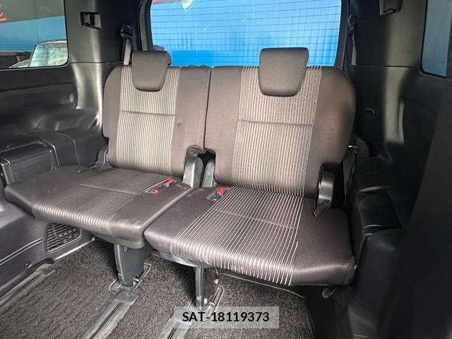 Toyota VOXY 2017-12 8728174-13
