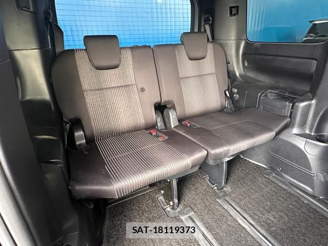 Toyota VOXY 2017-12 8728174-14