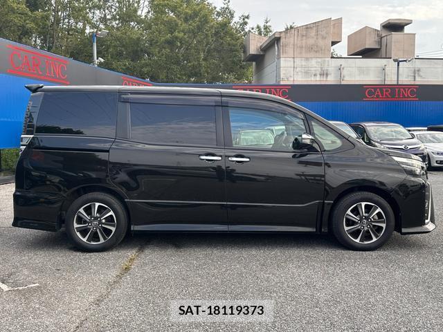 Toyota VOXY 2017-12 8728174-3