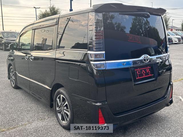 Toyota VOXY 2017-12 8728174-5