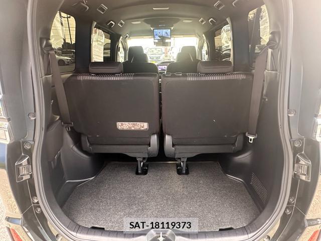 Toyota VOXY 2017-12 8728174-8