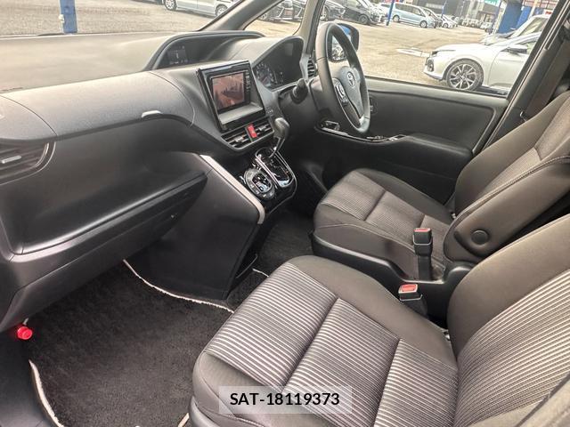 Toyota VOXY 2017-12 8728174-9