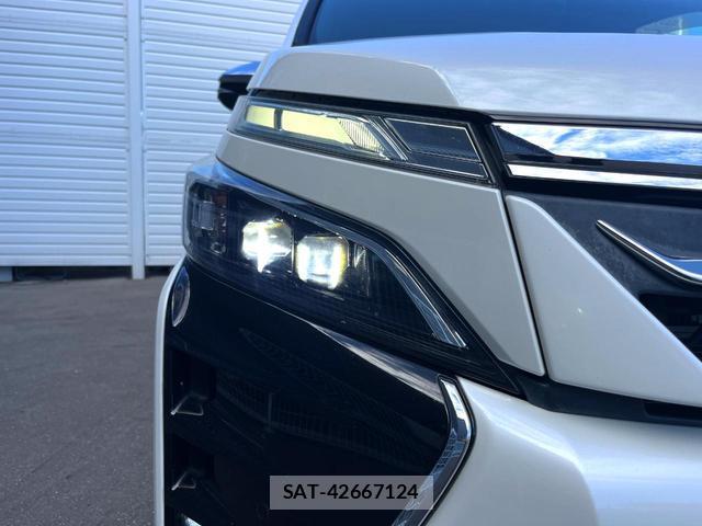 Toyota VOXY 2019-04 8728217-15