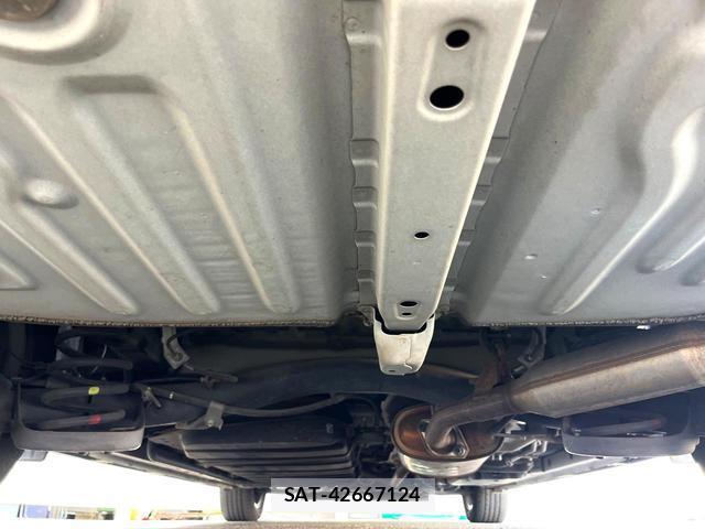 Toyota VOXY 2019-04 8728217-18