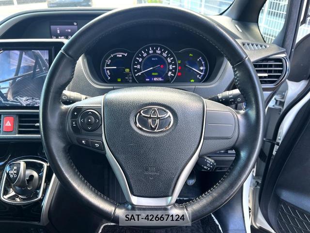 Toyota VOXY 2019-04 8728217-6