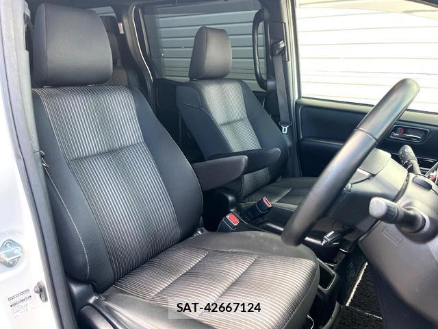 Toyota VOXY 2019-04 8728217-7