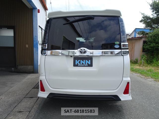 Toyota VOXY 2021-05 8728257-3