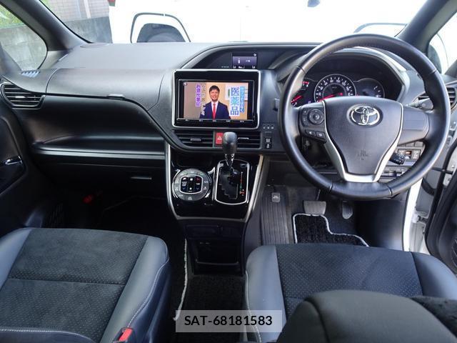 Toyota VOXY 2021-05 8728257-4
