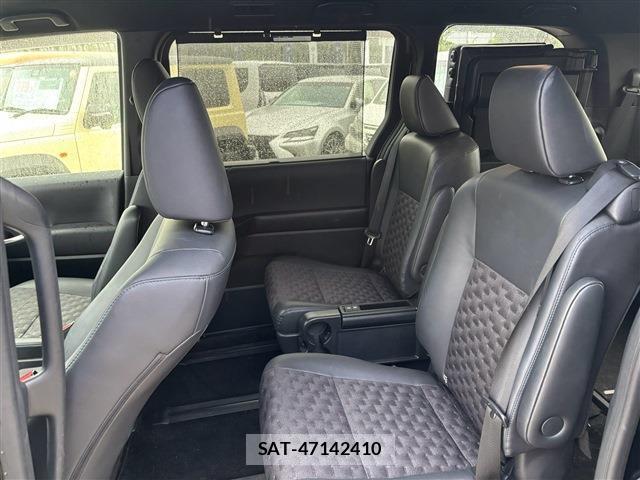 Toyota VOXY 2024-04 8728312-5