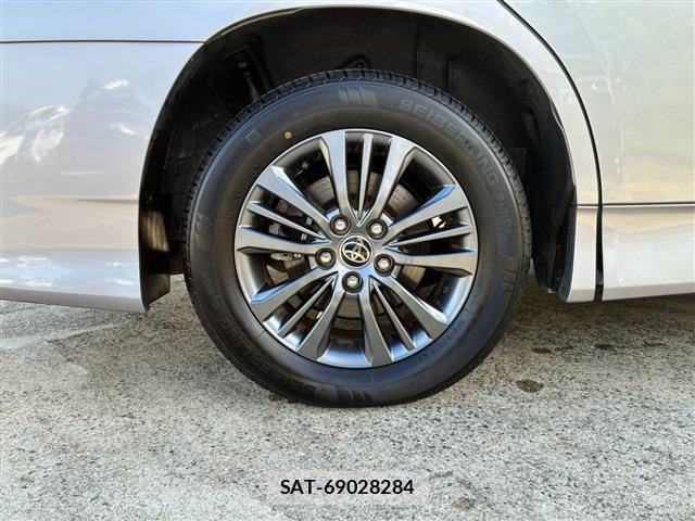 Toyota VOXY 2023-07 8728326-16
