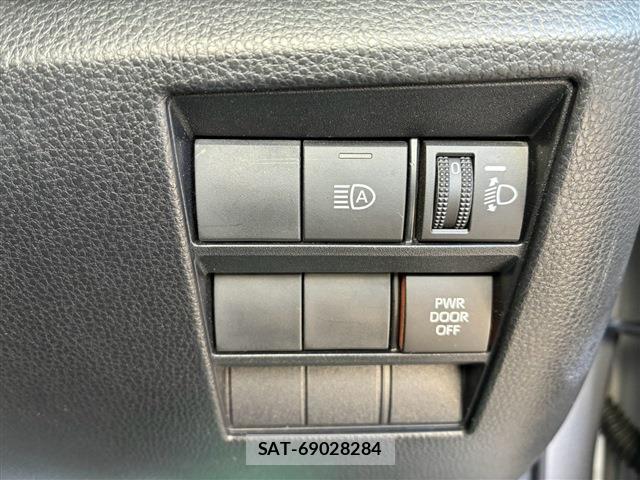 Toyota VOXY 2023-07 8728326-19